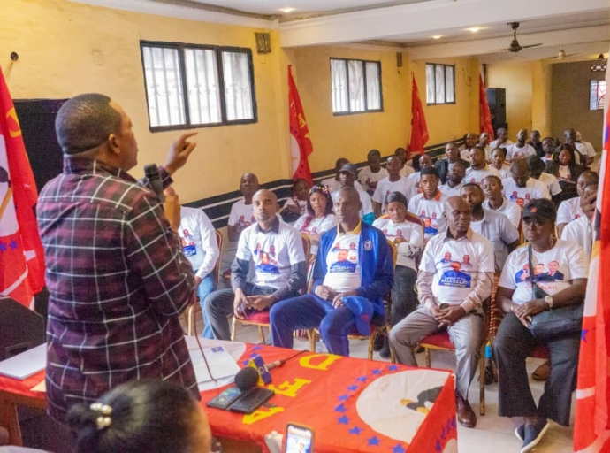 MONT AMBA : LOUIS D'OR BALEKELAYI ENCERCLE LES 5 COMMUNES DE SA CIRCONSCRIPTION.