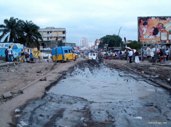 DELABREMENT DE LA VOIRIE URBAINE À KINSHASA ET LA COMPLICITÉ DES ELUS.