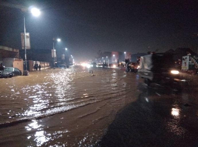 Kinshasa: la rivière ndjili débordée, Tshangu inaccessible