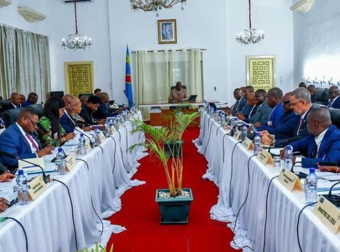 CONSEIL DES MINISTRES: FELIX TSHISEKEDI ENVISAGE L'AUGMENTATION DE SMIG