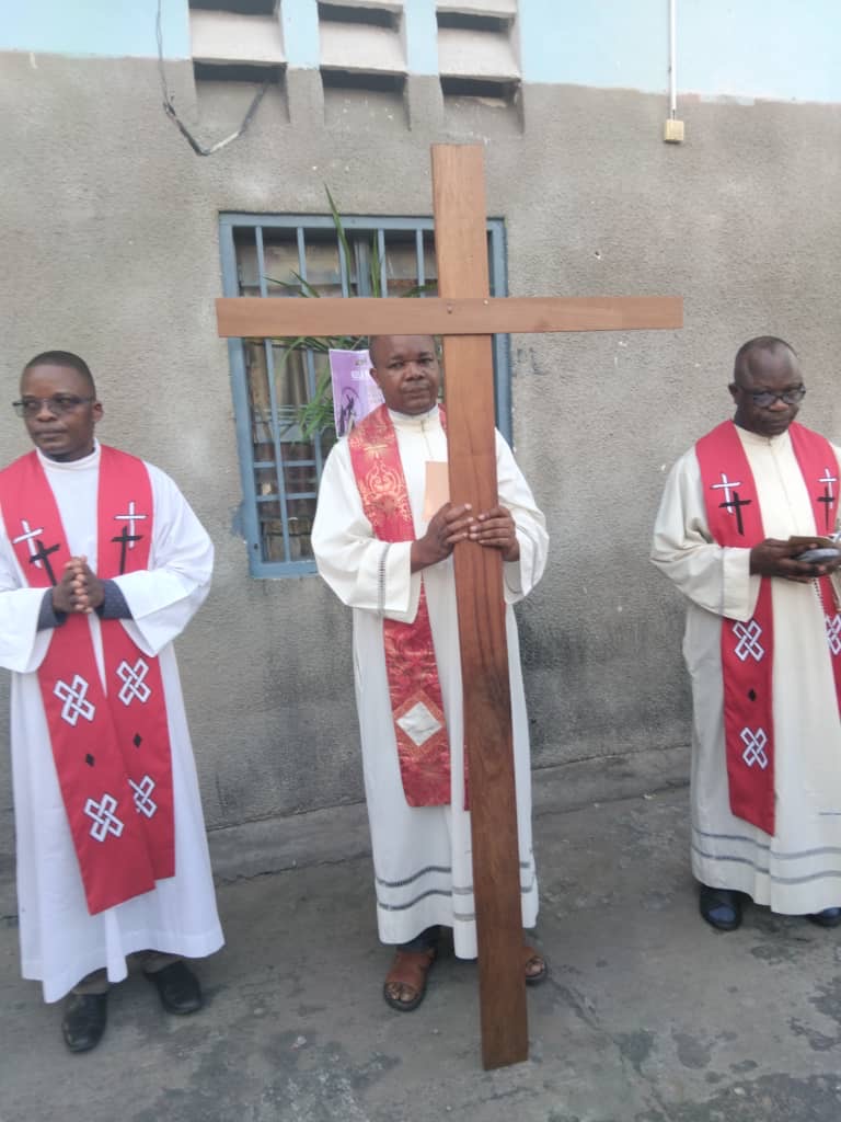 TRIDUM PASCAL: LES CONGOLAIS APPELÉS À TRAVAILLER POUR SE LIBÉRER DE LA SOUFFRANCE ( PRÊTRE)