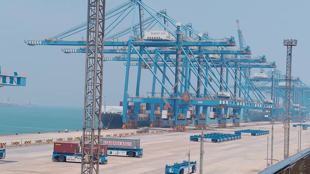 OGEFREM: LE DG WILLIAM KAZUMBA A VISITE LE PORT INTELLIGENT DE QINGTAO