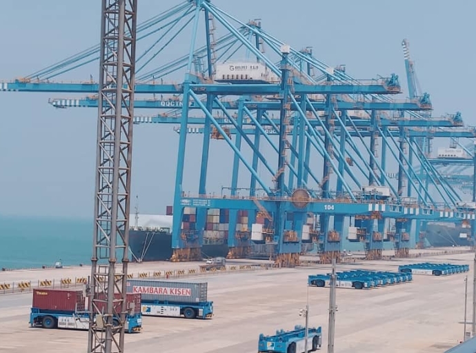 OGEFREM: LE DG WILLIAM KAZUMBA A VISITE LE PORT INTELLIGENT DE QINGTAO