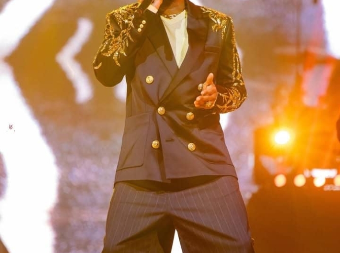 MUSIQUE : FALLY DEVIENT LE PREMIER ARTISTE MUSICIEN CONGOLAIS A SE PRODUIRE EN CONCERT SOLO À DUBAI.