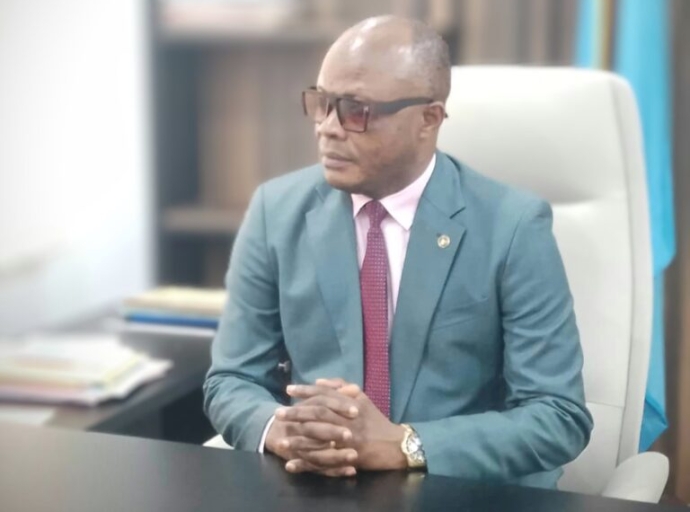 SUMINWA 2: LE VICE MINISTRE THEO KAZADI SUR SON FAUTEUIL A L'ÉDUCATION NATIONALE 