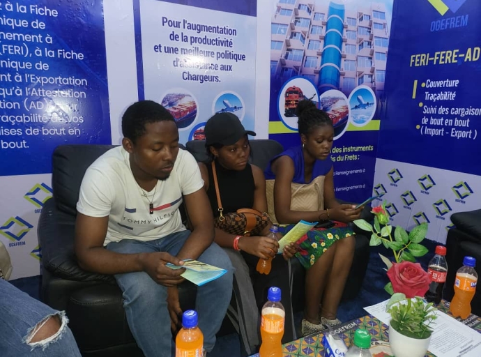 FICKIN: LES ÉTUDIANTS DE L'ISIPA VISITENT LE STAND DE L'OGEFREM