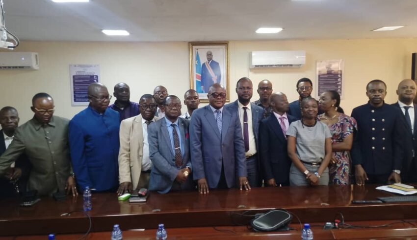 ÉDUCATION : LE GOUVERNEMENT DÉSAMORCE LE PRÉAVIS DE GRÈVE DES ENSEIGNANTS GRÂCE À L’INTERVENTION DU VICE-MINISTRE THÉODORE KAZADI