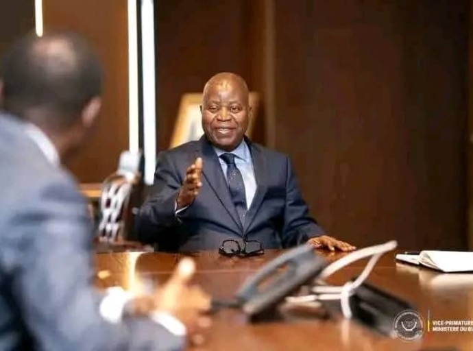 RDC – BUDGET 2026 : LE GOUVERNEMENT ADOPTE UN AVANT-PROJET AMBITIEUX DE 20,3 MILLIARDS USD