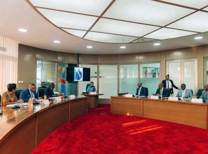 RDC – ÉCONOMIE : LE GOUVERNEMENT JUSTIFIE LE RAFFERMISSEMENT DU FRANC CONGOLAIS