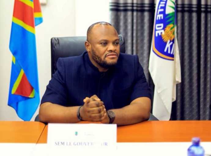 MISE EN PLACE DE LA NOUVELLE GRILLE TARIFAIRE À KINSHASA : LE GOUVERNEUR BUMBA INSISTE SUR LA FIXATION DES PRIX DES TRANSPORTS ÉQUILIBRÉS