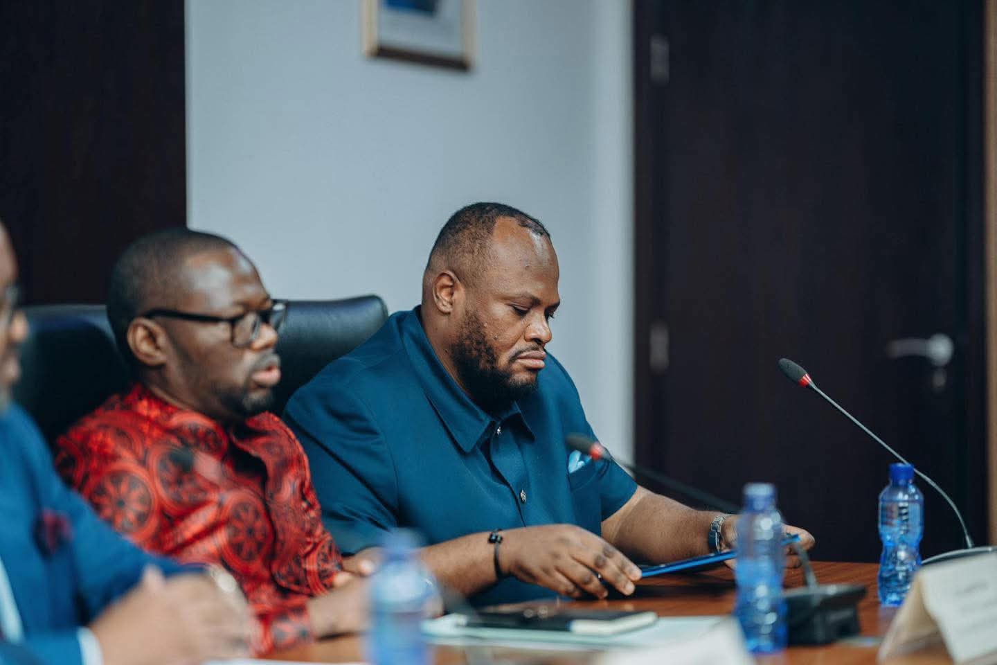 KINSHASA : DANIEL BUMBA OPÈRE UN RÉAMÉNAGEMENT DE SON CABINET