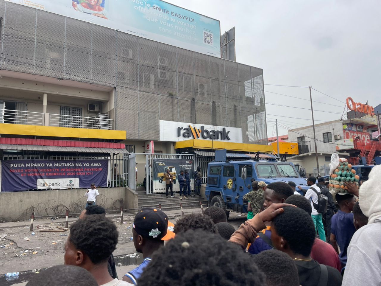 [EXCLUSIF] KINSHASA : TOUT SAVOIR SUR LE BRAQUAGE CE MATIN À LA RAWBANK AGENCE DE VICTOIRE