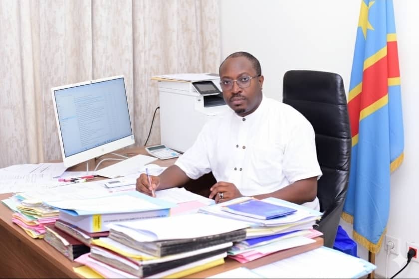 &quot; L'EPARGNE AU SOUFFLE DU FRANC CONGOLAIS&quot; ( POEME DU PROF BOBO B. KABUNGU)