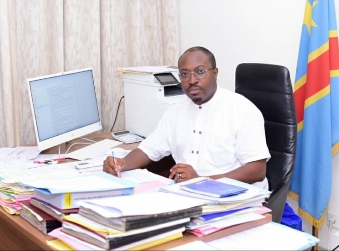 &quot; L'EPARGNE AU SOUFFLE DU FRANC CONGOLAIS&quot; ( POEME DU PROF BOBO B. KABUNGU)