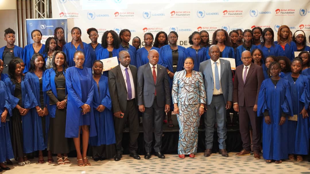 Maths au Féminin : 100 jeunes filles Congolaises bousculent les stéréotypes et forcent l’admiration du Vice-ministre Théodore Kazadi.