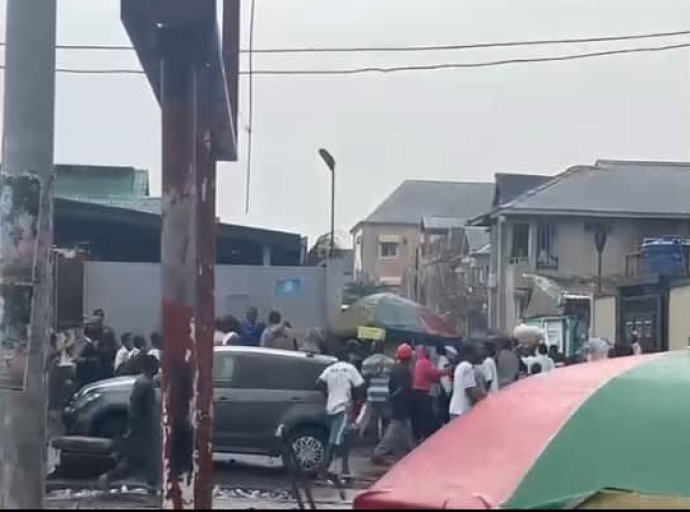 Kinshasa : une élève grièvement blessée dans un accident sous la pluie à Ngiri-Ngiri