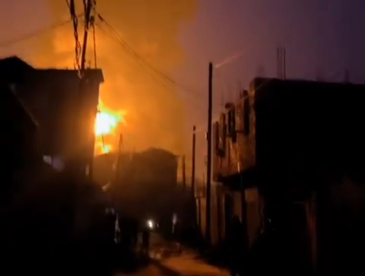 Kinshasa : un incendie majeur à Limete 7e rue, un dépôt de diesel en feu 