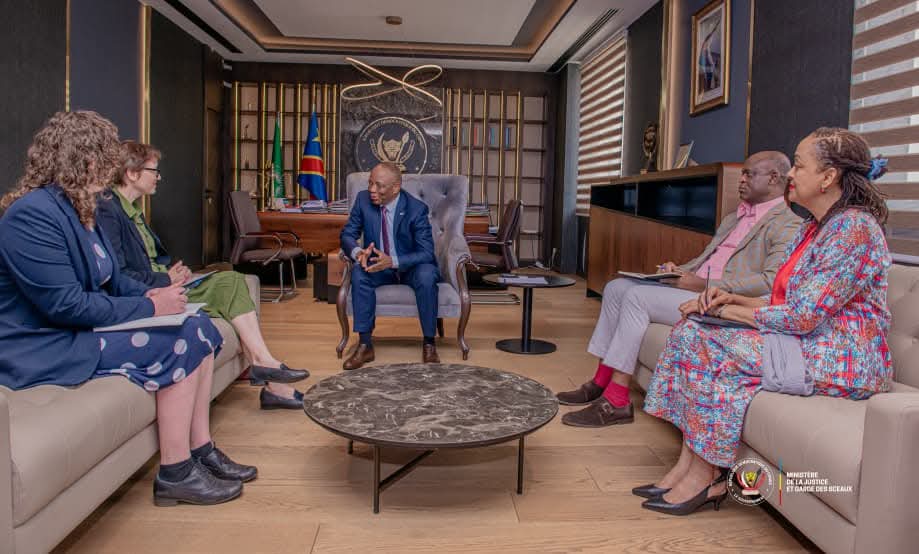 Guillaume Ngefa échange avec l’ambassadrice britannique sur la lutte contre la corruption