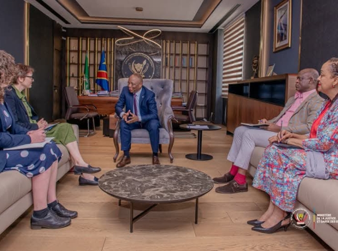 Guillaume Ngefa échange avec l’ambassadrice britannique sur la lutte contre la corruption