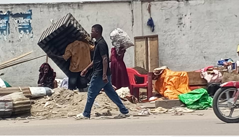 « Nous devenons désormais propriétaires » : témoignage d’un habitant de Pakadjuma sur relogement 