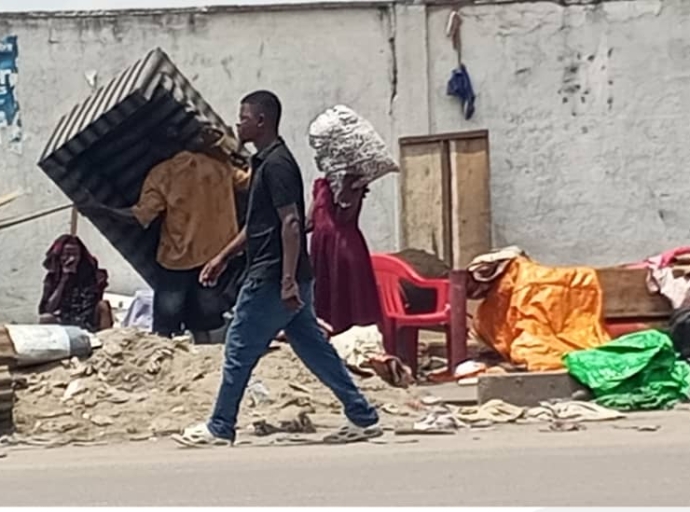 « Nous devenons désormais propriétaires » : témoignage d’un habitant de Pakadjuma sur relogement 