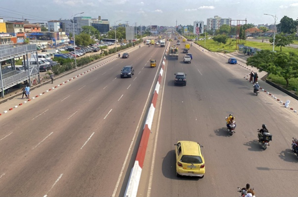 Boulevard Lumumba à Limete : entre vitrine urbaine et débordements festifs