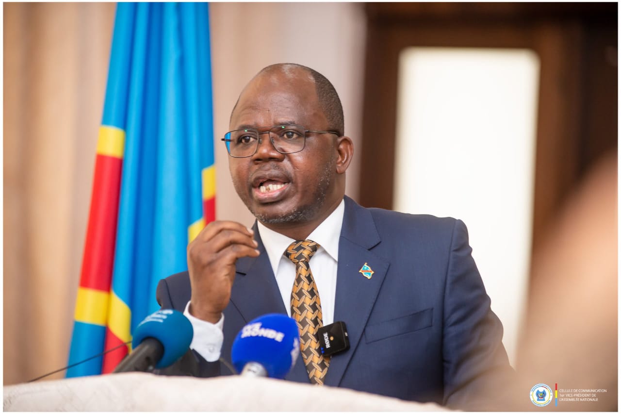 Tshilumbayi sur la révision Constitutionnelle : “la décision revient aux institutions et au peuple”